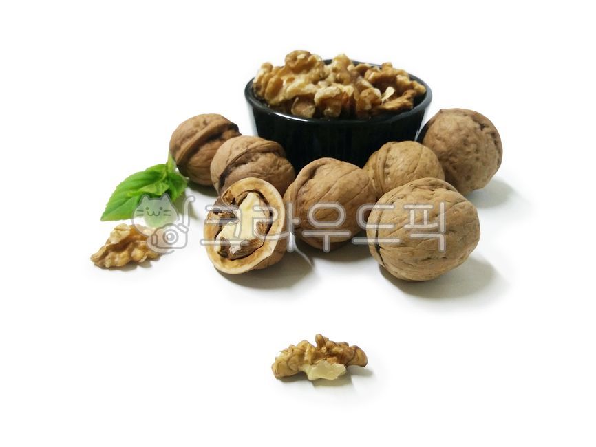 full moon,Fruit,Full moon of the first lunar month,snack,plate,nut,bowl,leaf,food,health food,walnut,nuts,wellbeing,plant,ingredients