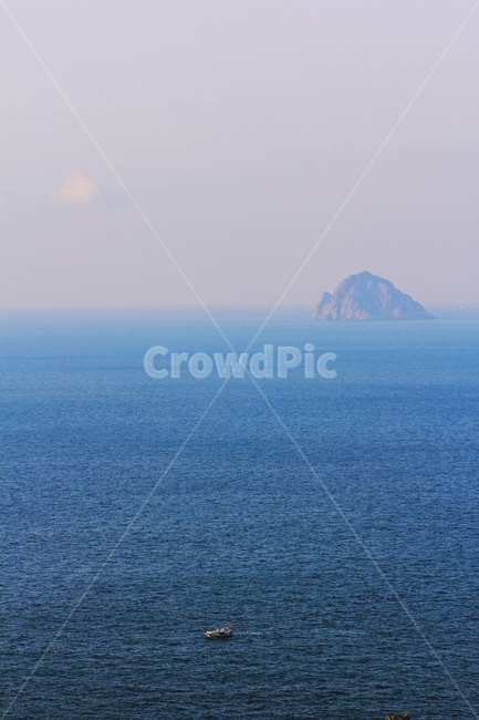바다,섬,구름,배,파란바다,sea,island,cloud,sky,bluesea,자연,풍경,nature,landscape,land,땅,outdoors,옥외,water,물,ocean,대양,shoreline,해안선