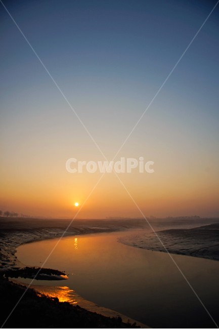 여명,해돋이,일출,해,태양,갯골,물길,자연,풍경,nature,landscape,outdoors,옥외,sunlight,햇빛,sunset,일몰,red sky,붉은 하늘,sky,하늘,dusk,황혼,dawn,새벽