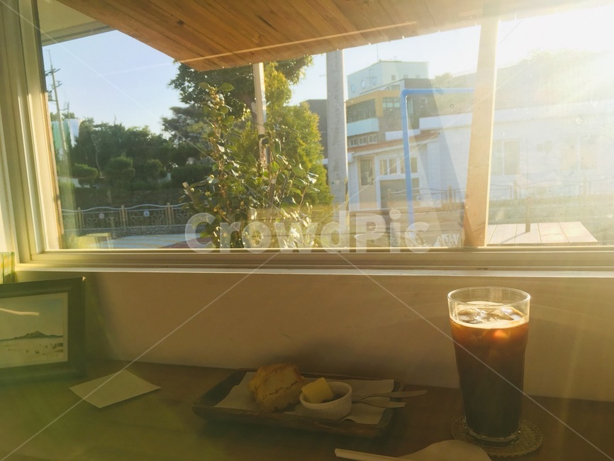 제주도카페,카페,스콘,아메리카노,잼,창가,햇빛