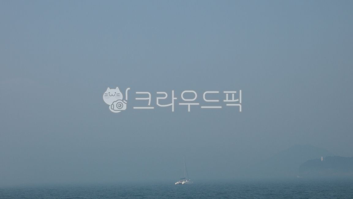 sea fog,drifting,nature,sea,ocean,outdoors,seafog,weather,foggy sea,Ship,Fog,fog,drift