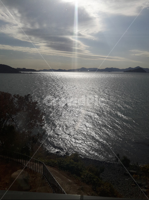 바다,섬,하늘,나무,풍경,다리,햇살,햇빛,눈부심,구름
