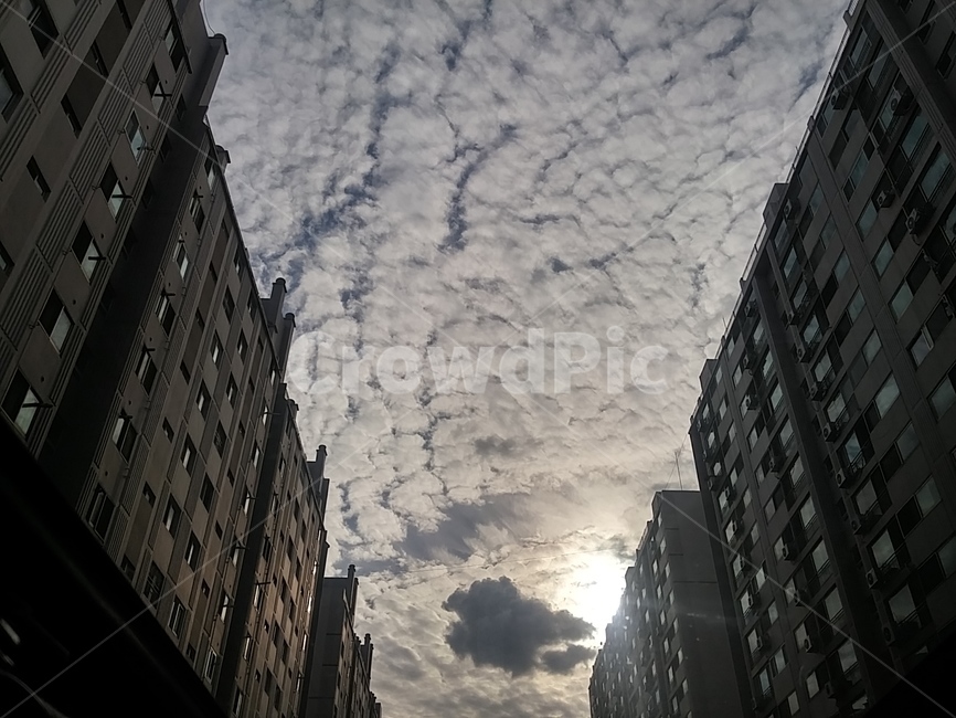 아파트,구름,노을,해,빛,도시,풍경,city,landscape,office building,사무실 건물,building,건물,urban,어반,town,시티,metropolis,중심지,weather,날씨,nature,자연