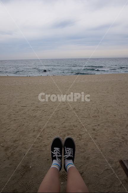 신발,검은신발,바다,해변,흐린날,해변,바다,beach,sea,사람,인물,인간,human,person,신체일부,몸,body