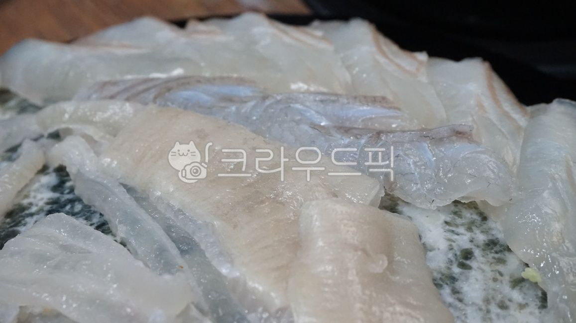 prepare,japanese cuisine,cut,Japanese food,japanese food,snack,latenight snack,setting,slice,protein,setting do,japanese restaurant,eat,neat,ingredients,flatfish,seafood,company dinner,set,Japan,cook,fishery products,live fish,cuisine,dishes,eating,food,r