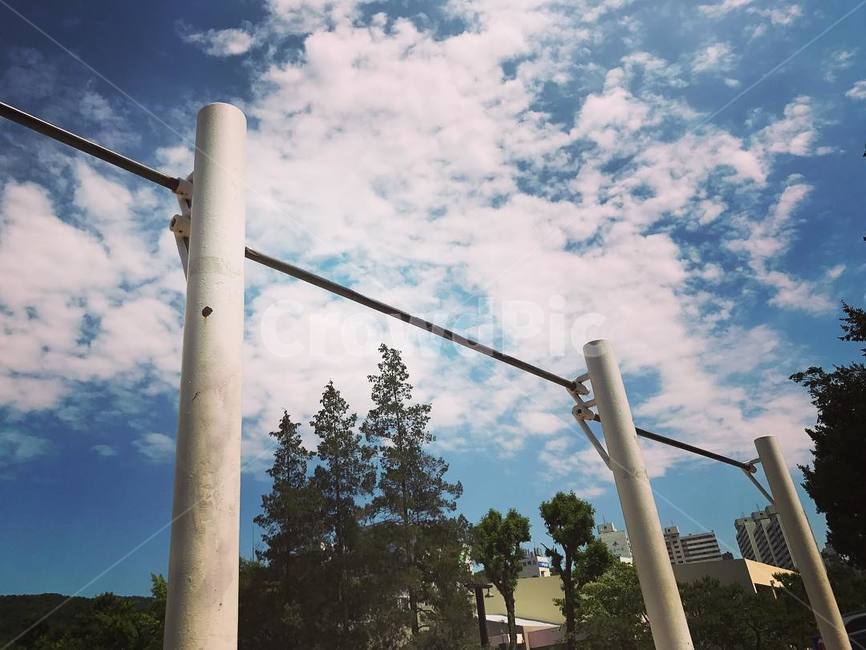 하늘,운동장,구름,철봉,감성,필름,스냅,아웃포커싱,나무,도시,풍경,city,landscape