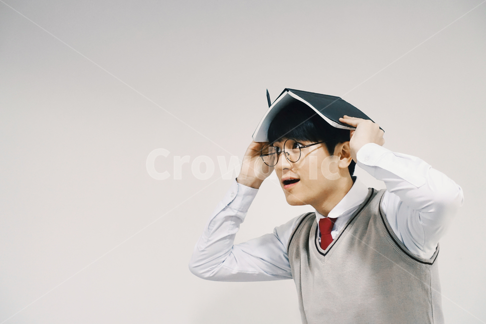 수능,교육,학생,교복,시험,강의,수업,고등학생,고3,남고생,남자고등학생,남고,수능시험,기말고사,중간고사,모의고사,exam,quiz,test,학업,공부,남자,남학생,사람,인물,인간,human,person,얼굴표정,facial expression,face,남성,남자,man,male,교육,학교,공부,education,learning,study,school