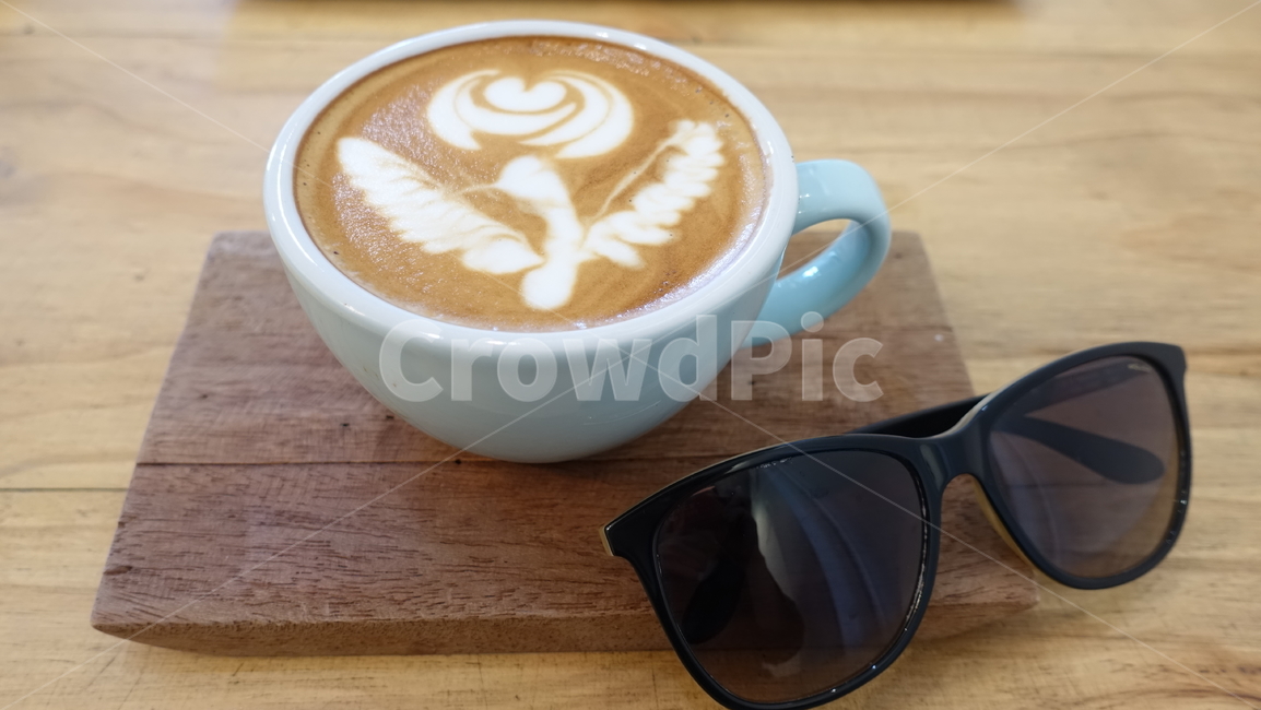 커피,카페,coffee,cafe,음료,drink,beverage,마실것,sunglasses,cup,컵,latte,라떼,벌새,커피,카페,coffee,cafe
