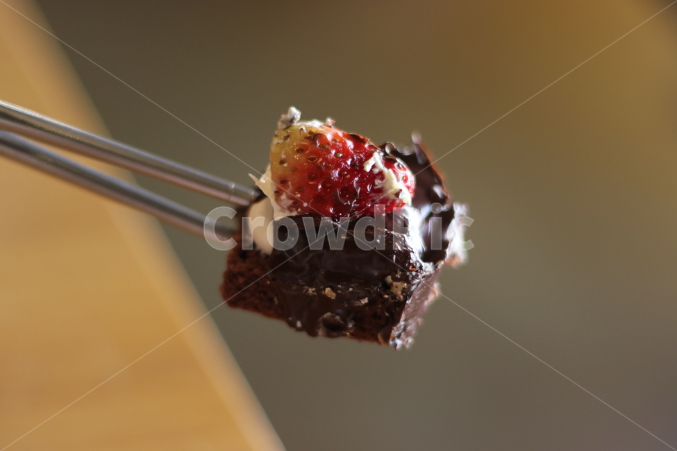딸기빵,빵,롤케이크,롤케익,sweets,food,초콜릿,음식,디저트,과자,cookie,쿠키,브라우니,brownie,dessert