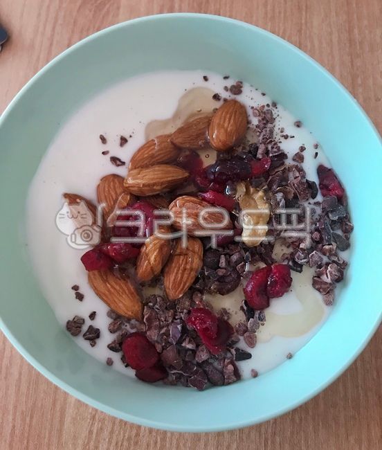 Cacao Nibs,yogurt,cranberries,nuts,honey,cacaonips,almond