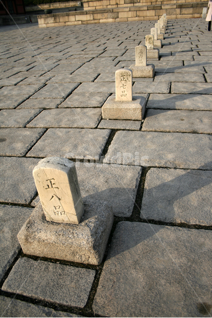 창덕궁,품계석,궁궐,한국의궁,세계문화유산,문화유산,한국,한국전통,한국문화,korean traditional,korean culture,랜드마크,landmark,tourist attraction,한국랜드마크,한국관광지,한국명소,korea landmark,korea tourist attraction,조각상,동상,석상,조형물,statue,bronze statue,stone statue