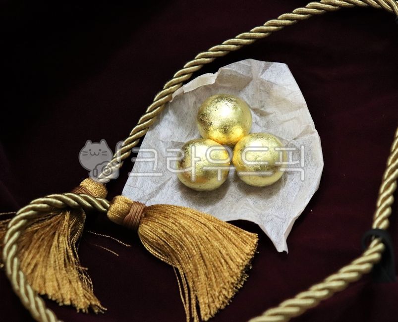 한약,보약,한방병원,한의원,공진단,건강,약,음식,금색