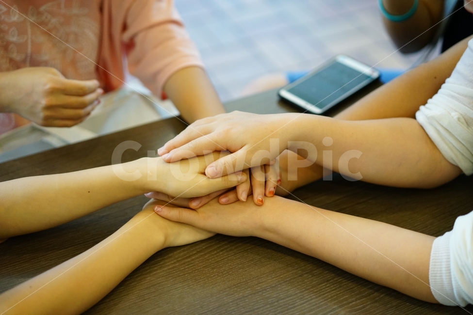 	학생,손,놀이,우정,친구,모임,아이들,아이,게임,프렌드,프렌즈,동창,만남,수다,웃음,즐거움,사람,인물,인간,human,person,신체일부,몸,body,손,제스처,표시,손짓,표현,gesture,hand,sign,expression,게임,오락,놀이,game,play,연출,컨셉,콘셉,direction,concept