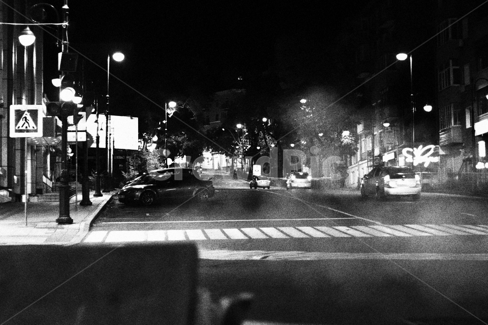 도시,새벽,암흑,안개,흑백,asphalt,아스팔트,automobile,자동차,vehicle,차량,transportation,교통,car,차,road,도로