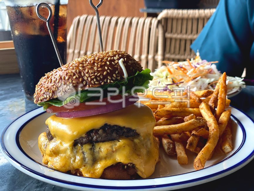 burger,수제버거,버거,치즈버거,꾸덕꾸덕,음식,햄버거,요리,food,cook,meal,dishes,foodreserves,bread,양식,더블치즈버거