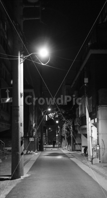 밤거리,거리,동네,흑백사진,일상사진,photograph,street,snap,blackandwhite,town,일상,daily,everyday,산책,talkawalk,도시,city,korea,한국,서울,seoul,풍경,view,산책로,주택가,주택,landscape,골목길,한국도시풍경,Allyway,도시,풍경,city,landscape,한국도시풍경,한국도시경관,korea cityscape,골목길,alley,흑백,모노톤,monochrome,black and white,path,통로
