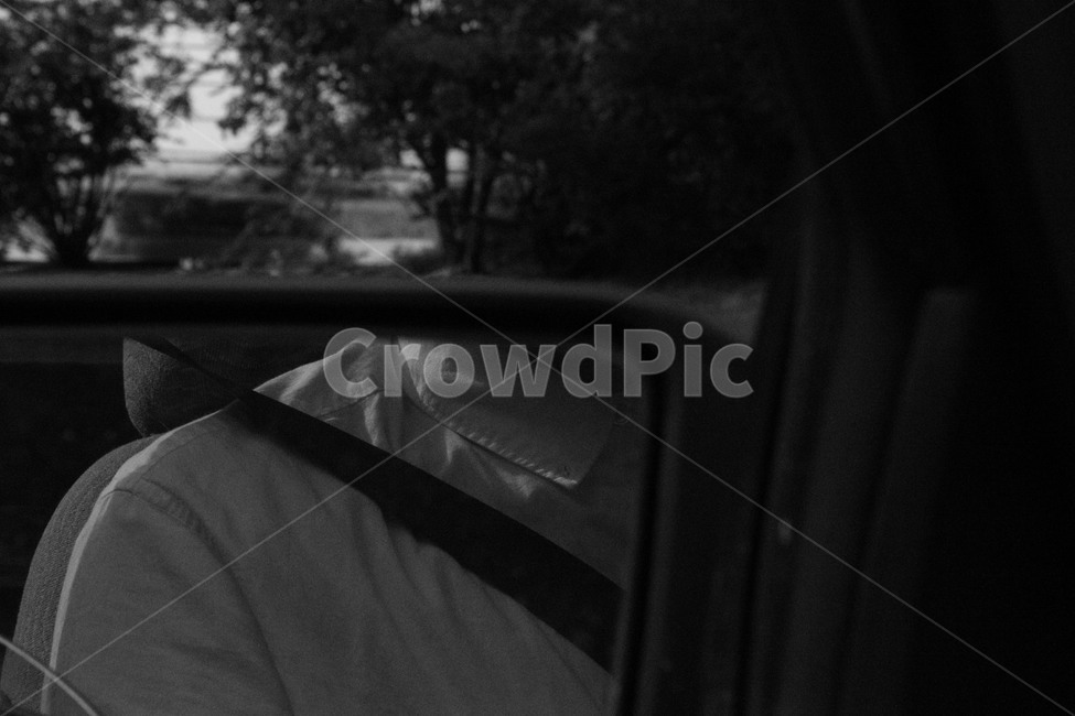 셔츠,흰셔츠,벨트,안전벨트,백미러,차안,자동차,backmirror,mirror,shirt,whiteshirt,거울,감성,흑백,monochrome,blackandwhite