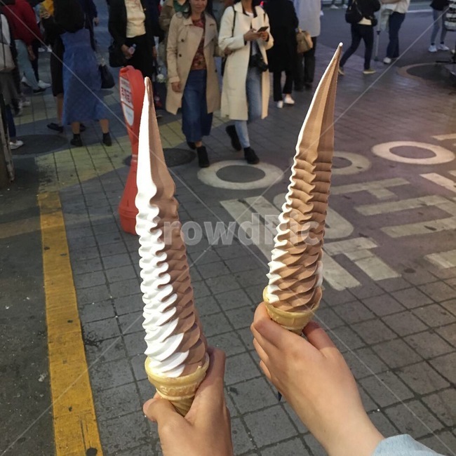 아이스크림,소프트아이스크림,디저트,간식,후식,바닐라아이스크림,초코아이스크림,여름,음식,홍대,dessert,snack,cook,food,meal,icecream