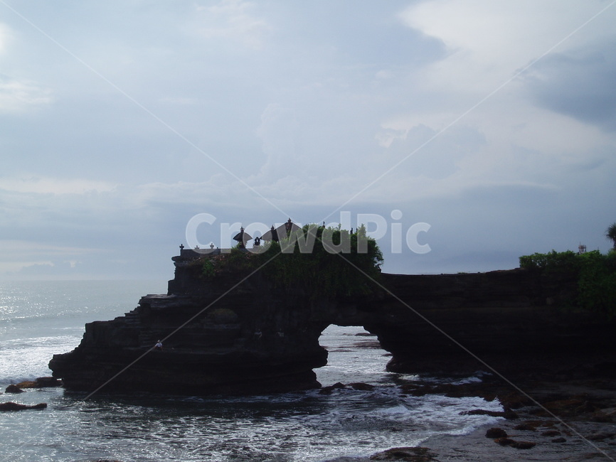 인도네시아,발리,타나롯,따나롯,타나롯사원,힌두교,힌두사원,수상사원,indonesia,bali,hinduism,hindutemple,watertemple,tanahlot,tanahlottemple,balitemple,세계자연풍경,해외자연풍경,외국자연풍경,world nature landscape,outdoors,옥외,land,땅,nature,자연,ocean,대양,water,물,sea,바다,shoreline,해안선,coast,연안