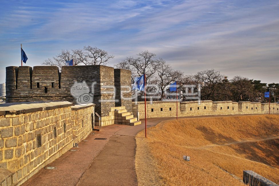 rampart,Mars,flag,UNESCO World Heritage Site,Suwon Hwaseong Fortress,Suwon,Northeastern University