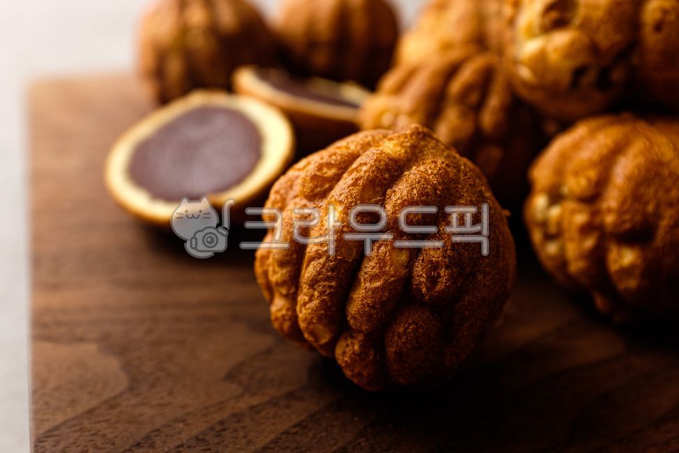 close up,bread,ingredient,snack,Walnut snacks,food,red bean,meal,walnut,Red bean paste,dessert,nuts,flour,grocery,Food Ingredients,ingredients,sweet,Walnut bread,soft