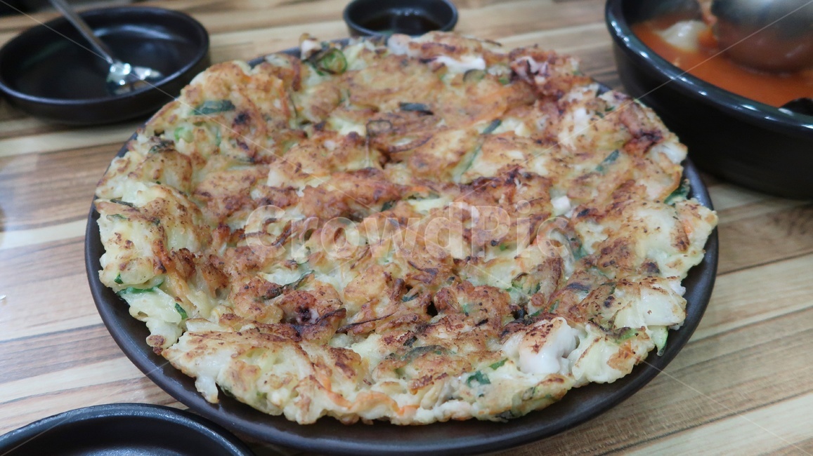 해물파전,파전,종로빈대떡,빈대떡,해물파전,음식,식재료,요리,food,cook,meal,dishes,food reserves,한식,한국음식,한국요리,korean food,korean dishes,korean meal,korean cook,디저트,간식,후식,dessert,snack