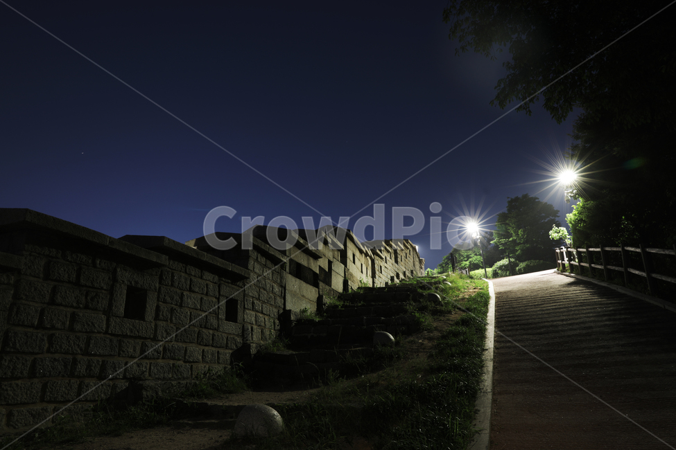 서울,낙산공원,야경,불빛,감성,밤,풍경,nightscape,night,landscape,한국전통,한국문화,koreantraditional,koreanculture,건축물,건물외관,exterior,building,structure,architecture,construction,야경,밤,풍경,nightscape,night,landscape,한국전통,한국문화,korean traditional,korean culture,건축물,건물외관,exterior,building,structure,architecture,construction,walkway,보도,path,통로,flare,플레어,light,빛