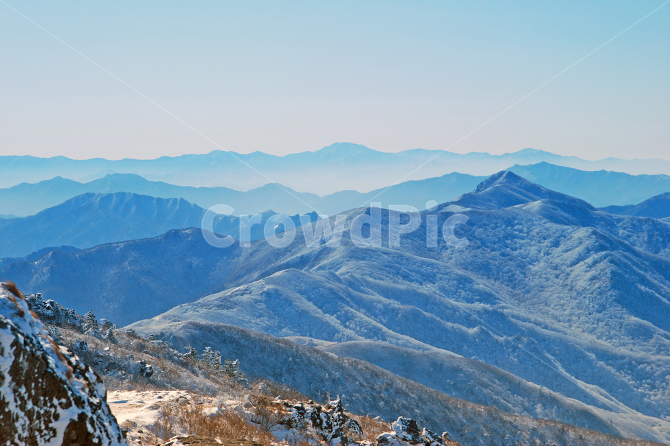 덕유산,국립공원,눈,스노우,겨울,풍경,설경,산,설산,겨울산,고산,하늘,배경,백그라운드,자연,산맥,봉우리,산봉우리,그리메,산그리메,그림자,능선,계절,겨울풍경,무주,무주군,전북,전라북도,한국,겨울,계절,winter,season,자연,풍경,nature,landscape,한국자연풍경,한국자연경관,korea nature landscape,mountain,outdoors,옥외,mountain range