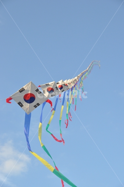 sky,blue sky,flag,bluesky,Taegeukgi,pull,kites,Korean Flag,stingray kite,flying,thenationalflagofKorea,kite