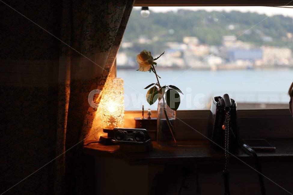 핸드폰배경,웰페이퍼,카페,전등,꽃,바다,감성,sensible,feeling,인테리어,실내디자인,interior design