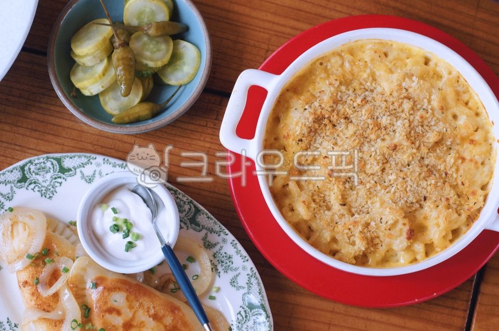 plating,dining table,restaurant,macaroni pasta,food,pickle,macaroni and cheese,macandcheese,cooking,foodpresentation,western food,mac and cheese