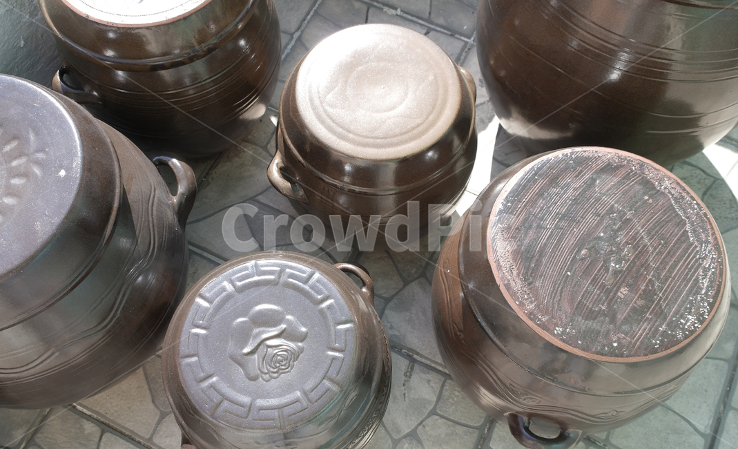 항아리,장독,된장,고추장,베란다,낮,가을,겨울,햇빛,장독대,전통,한국,korea,traditional,동양,한국문화,한국전통,한국문화,korean traditional,korean culture,사물,물건,오브젝트,thing,object,matter