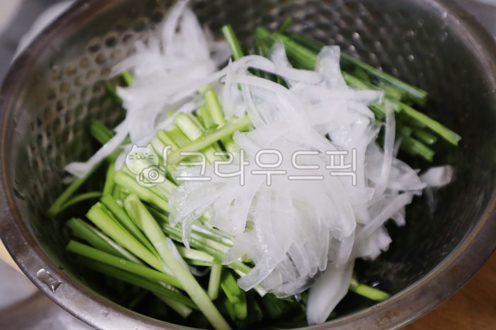 Chives,chive dishes,green onion dishes,pickled chives,pickled chives,leaves,cooking,agriculture,spices,vitamins,cut,salad,ingredients,raw,green onions,vegetables