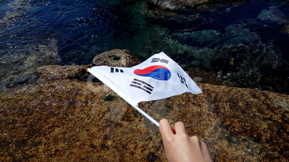 person,사람,human,인간,flag,깃발,symbol,상징,태극기,독도,하늘