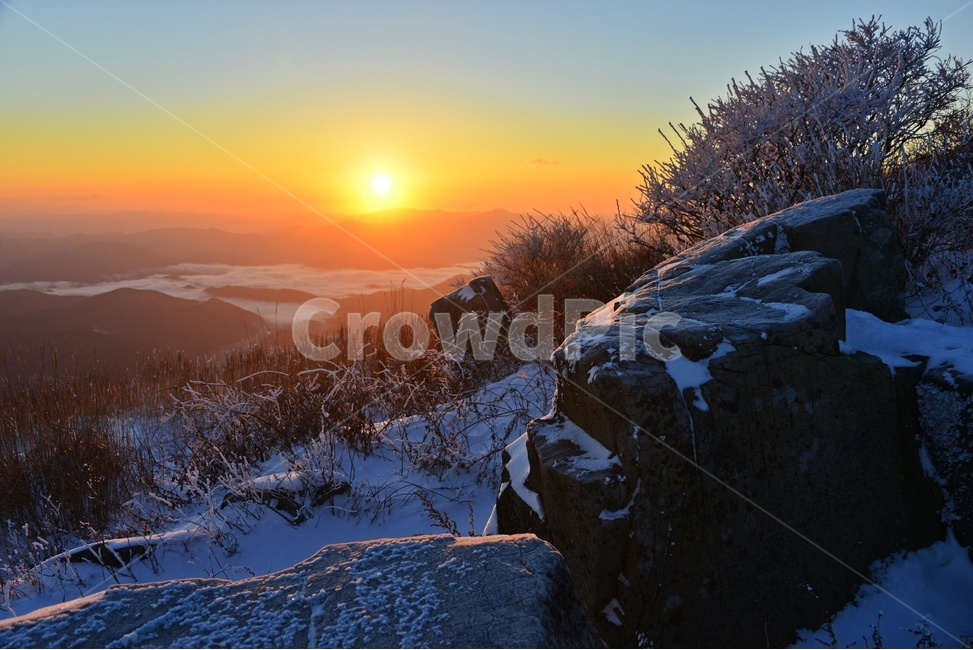 nature,자연,outdoors,옥외,dawn,새벽,sky,하늘,redsky,붉은하늘,light,빛,flare,플레어,sunrise,해돋이,상고대,무등산,무등산누애봉,누애봉,무등산설경,누애봉일출,무등산일출,여명,아침,자연,풍경,nature,landscape