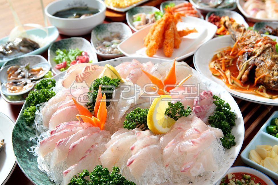 모듬회,횟집,활어회,자연산활어회,회,메뉴,도미,도미회,광어,광어회,농어,농어회,놀래미,놀래미회,우럭,우럭회,우럭찜,해물요리,수산물,해산물,해물,맛집,음식점,식당,식사,food,음식,접시,새우,새우튀김,튀김,레몬,새우요리,마늘,고추,쌈장,횟집메뉴,일식,일식집