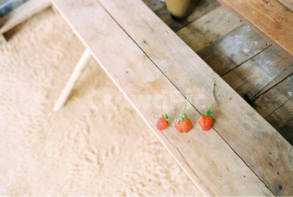 wood,나무,fruit,과일,strawberry,식물,plant,음식,food,딸기,농장,작물,산딸기,과일,열매,fruit
