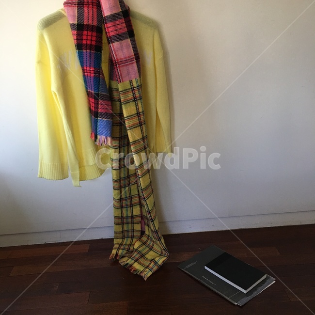 옷걸이,옷,스웨터,목도리,스타일,패션스타일,의상,fashion,style