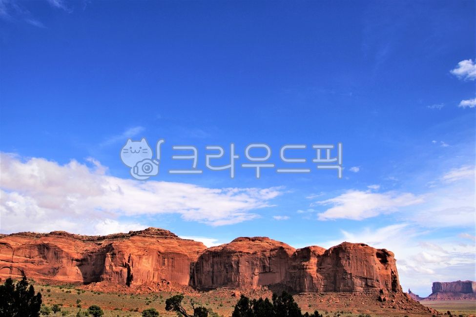 sky,USA,highlands,Amazing Rock,Vast panoramic view,cloud,huge rock,American landscape,American desert,Monument Valley scenery,Monument Valley,western usa,sky scenery,cloud scenery