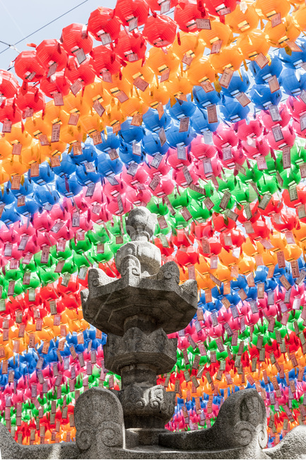 연등,조계사,석탑,염원,기원,문양,무늬,종교,신앙,religion,belief,faith,축제,행사,festival,carnival,event,기념일,축하,anniversary,congratulation,celebrate,celebration,건축물,건물외관,exterior,building,structure,architecture,construction