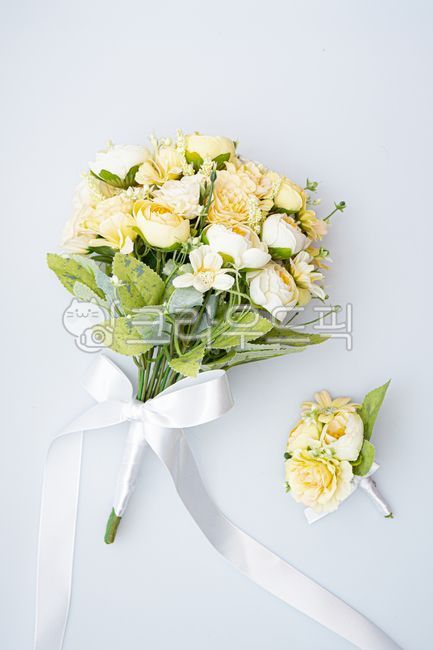 wedding bouquet,blossom,Harmony,bouquet,boutonniere,flower arrangement,Wedding ceremony,flowerbouquet,flower,fresh flowers,flowerarrangement,marriage,wedding props,plant,bunch,wedding,decoration