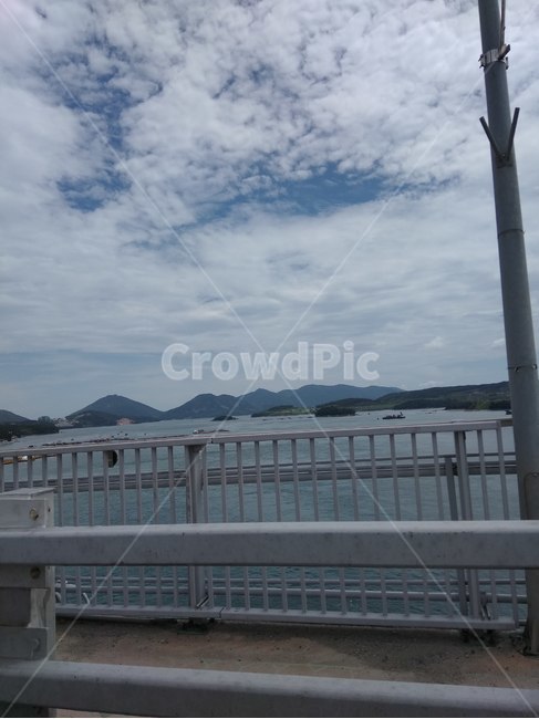 하늘,구름,육교,산,전봇대