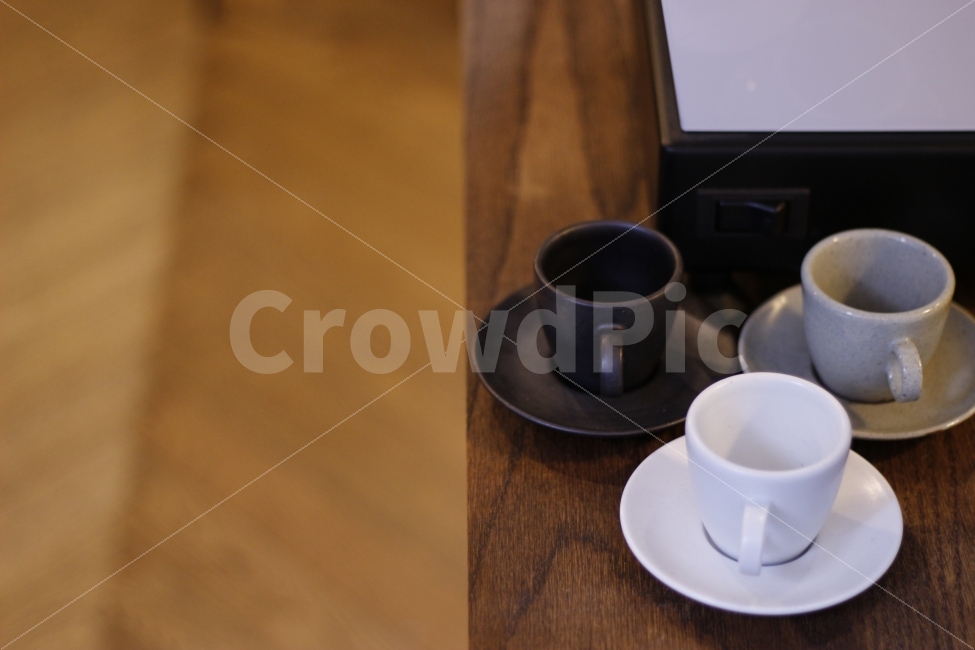 커피,카페,타세,머그,컵,데미타세,찻잔,받침,우드,테이블,인테리어,cafe,interior,mug,cup,tasse,demitasse,wood,table,사물,물건,오브젝트,thing,object,matter,커피,카페,coffee,cafe
