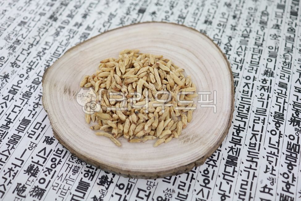 맥문동,건조맥문동,약재,약초,한약재,한방재료,한약재료