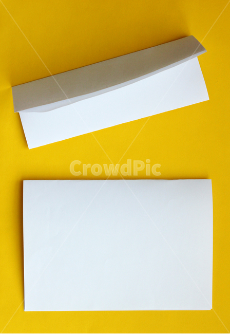 종이,페이퍼,탑앵글,탑뷰,흰종이,흰색,주름,blank,empty,nobody,object,paper,topview,white,blue,화이트,하얀색,접기,접은,접어놓은,접힌자국,자국,접은자국,편지,노랑,노란색,노란배경,옐로우,연출,컨셉,콘셉,direction,concept