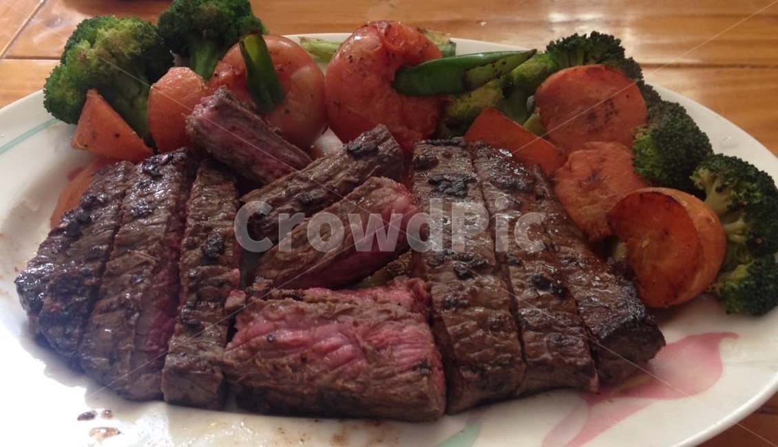 food,음식,steak,스테이크,고기,육류,채소류,소고기,쇠고기,당근,브로콜리,구운야채,구운채소,접시,탁자,meat,culinaryvegetables,dish,plate,beef,table,grilledvegetables,carrot,broccoli,음식,식재료,요리,food,cook,meal,dishes,food reserves,육류,고기,meat,양식,서양음식,서양요리,western food,western dishes,western meal,western cook