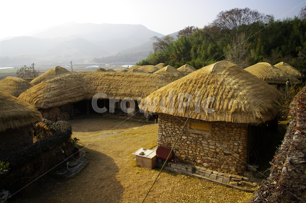 초가지붕,전통가옥,한국,마을,읍성,풍경,낙안읍성,시골,마을,풍경,landscape,country,rural,town,한국전통,한국문화,korean traditional,korean culture,건축물,건물외관,exterior,building,structure,architecture,construction