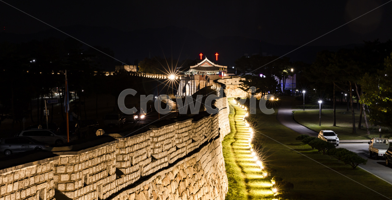 수원,화성시,팔달구,수원화성,야경,landscape,화성성벽,팔달문,밤,nightscape,랜드마크,한국관광지,관광지,명소,유네스코세계문화유산,조선시대건축물,traditional,architecture,construction,building,창룡문,야경,밤,풍경,nightscape,night,landscape,한국전통,한국문화,korean traditional,korean culture,랜드마크,landmark,tourist attraction,한국랜드마크,한국관광지,한국명소,korea landmark,korea tourist attraction,automobile,자동차,car,차,vehicle,차량,transportation,교통,walkway,보도,path,통로