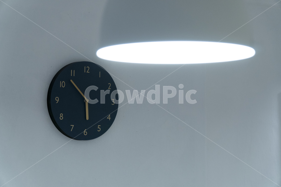 시계,조명,모던,시간,오후,6시,암,새벽,불빛,time,clock,공간,시공간,늦은시간,이른시간,시각,시차,시간싸움,인테리어,실내디자인,interior design