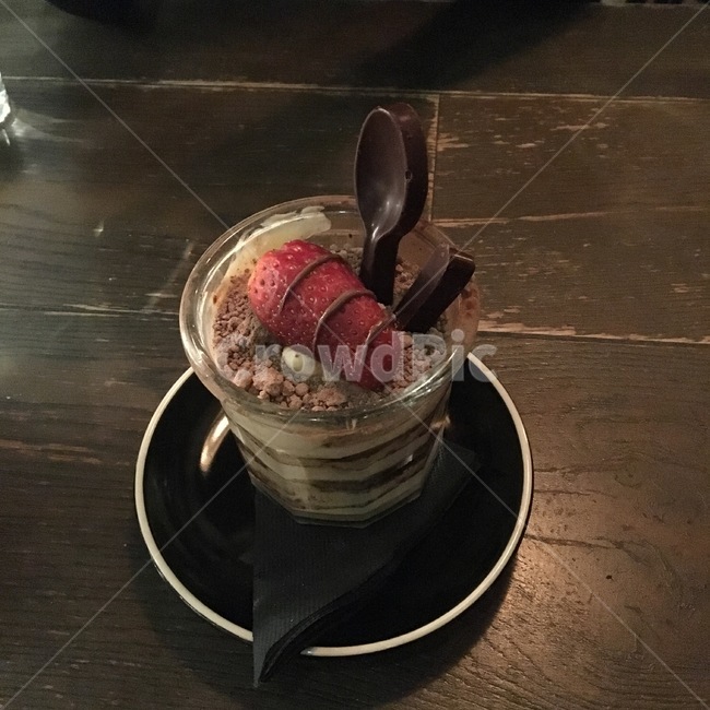 디저트,초콜렛,카페,음식,초코,food,creme,크림,dessert,받침접시,유리컵,cafe,테이블,요리,딸기,디저트,간식,후식,dessert,snack